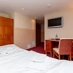 Und Restaurant Haus Sajons 4*