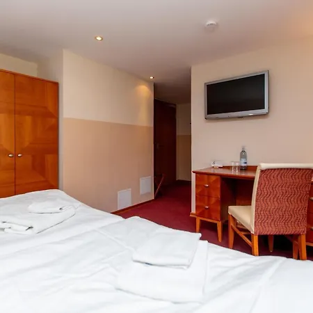 Und Restaurant Haus Sajons 4*