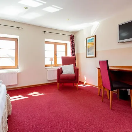 Und Restaurant Haus Sajons Otel 4*