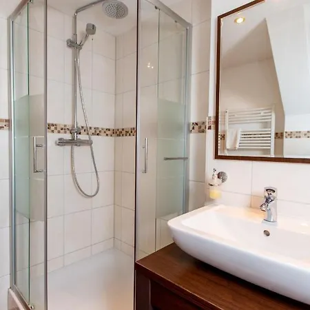 Otel Und Restaurant Haus Sajons 4*