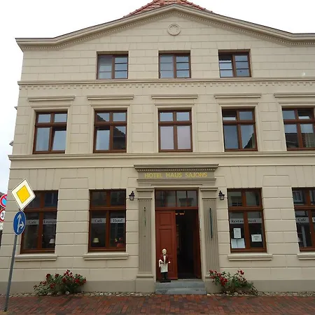 Und Restaurant Haus Sajons Otel Plau am See