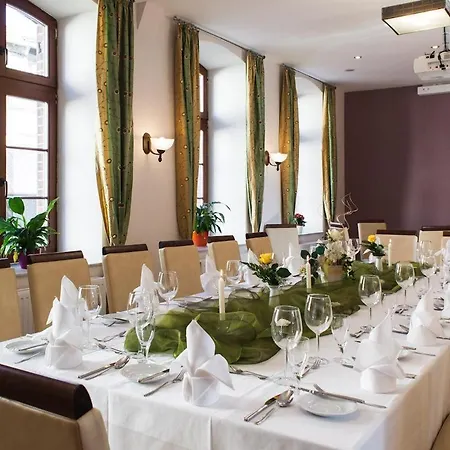 Und Restaurant Haus Sajons Hotell 4*